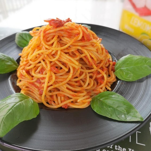 強烈な美味しさ！燻製トマトソーススパゲッティ