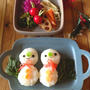 常備菜盛り合わせと雪だるまおにぎりであさごはん