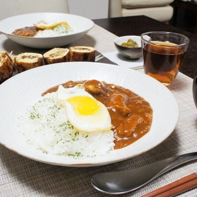 初のリーフレット♪～豚小間団子の目玉焼きのせカレー～