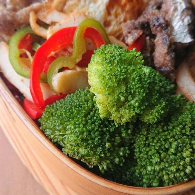 豚肉と鰹の弁当