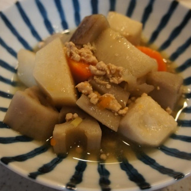 今日は，「里芋とれんこんの煮物」です．