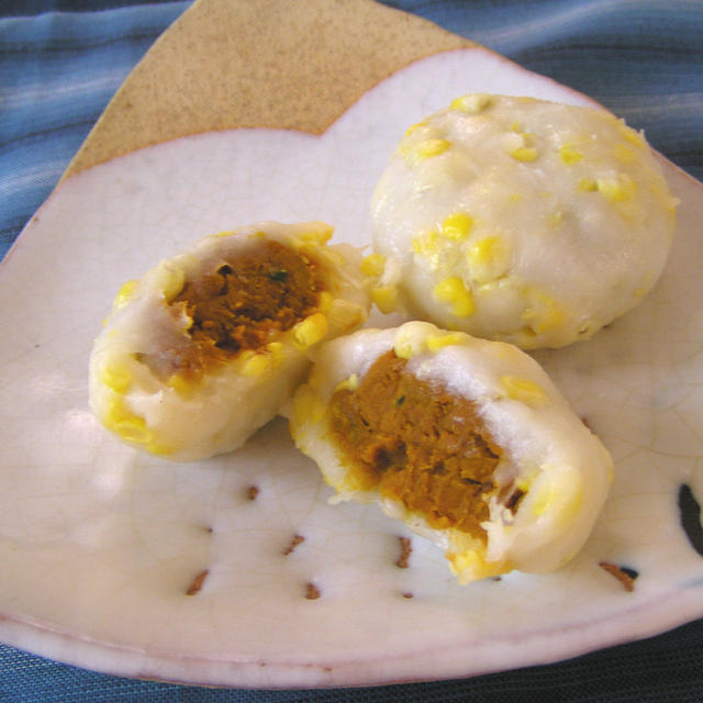 トウモロコシのもっちり大福・・・inかぼちゃの味噌あん