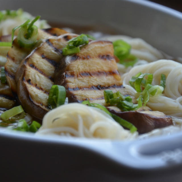 ストウブグリルで「グリル茄子のぶっかけそうめん」