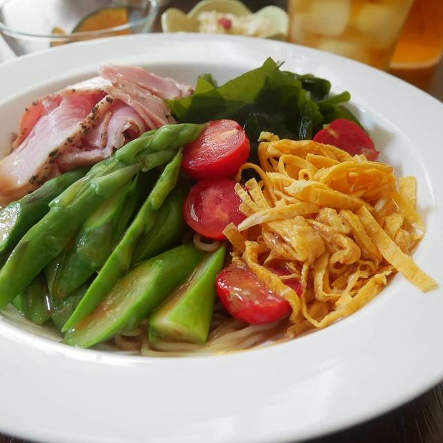 お昼ごはんは冷やし中華