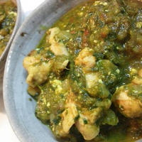 鶏肉も入れちゃえ！サグパニール(チーズとほうれん草のカレー)