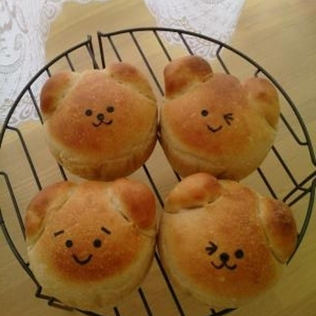 黒糖くまちゃんパン♪ハンバーグサンド・粒あんクルミサンド♪