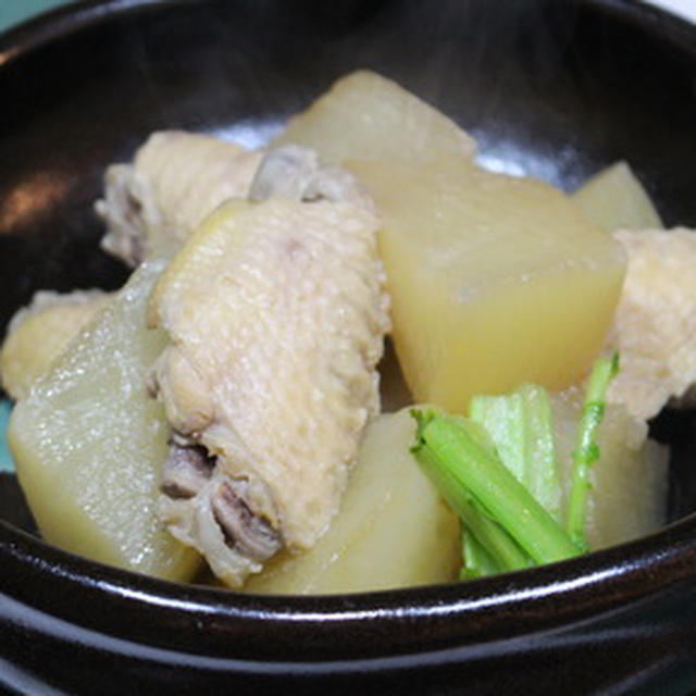 365日弁当レシピNo.62「手羽中と桜島大根の煮物」