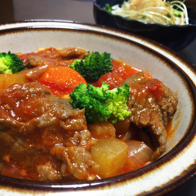 牛すじと根菜のトマトシチュー