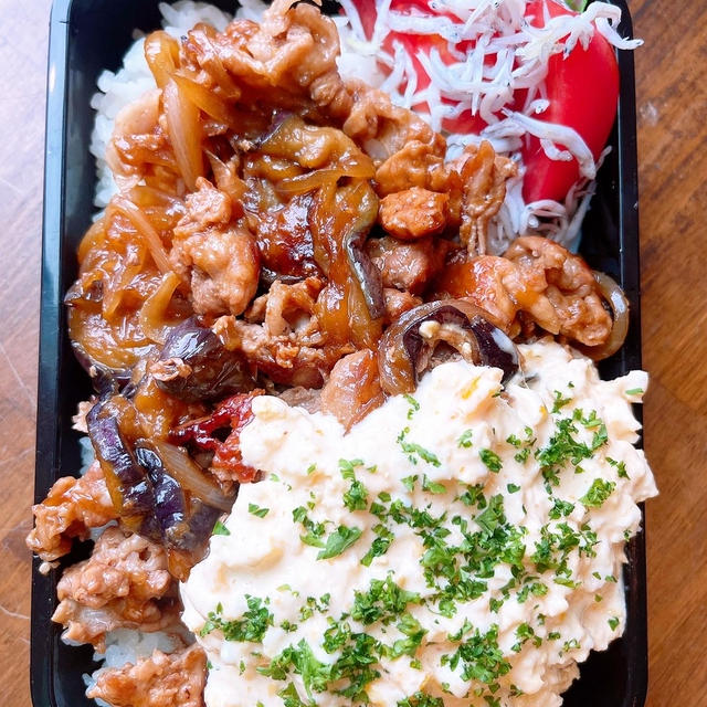 生姜焼きタルタルソース弁当です！！