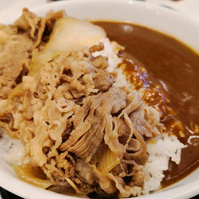 吉野家のカレーってまずい？実食評価と他のチェーン店の価格を比較