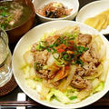 塩もみキャベツと豚ショウガ焼きは黄金の味である。