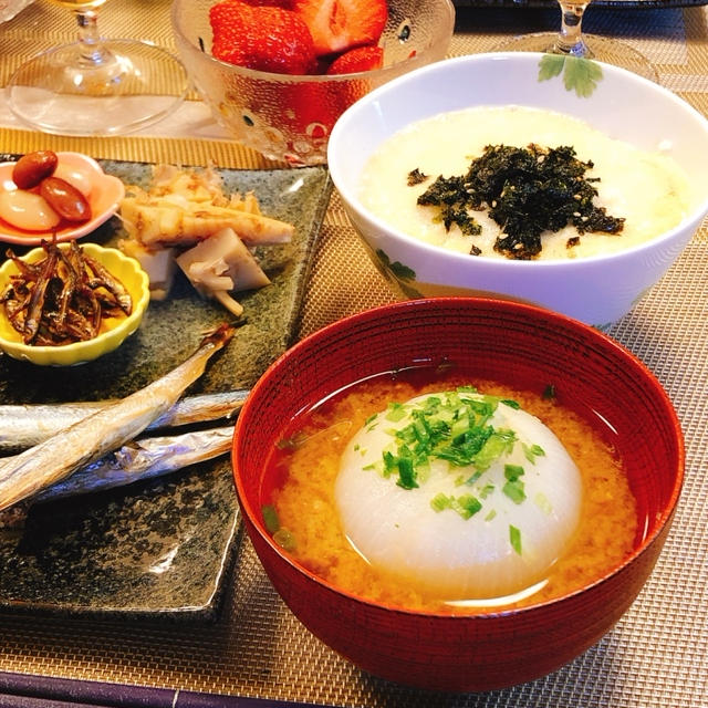 インパクト大！新玉ねぎ丸ごと味噌スープ♪