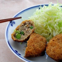 えんどう豆と桜えびが入ったポークミンチカツ