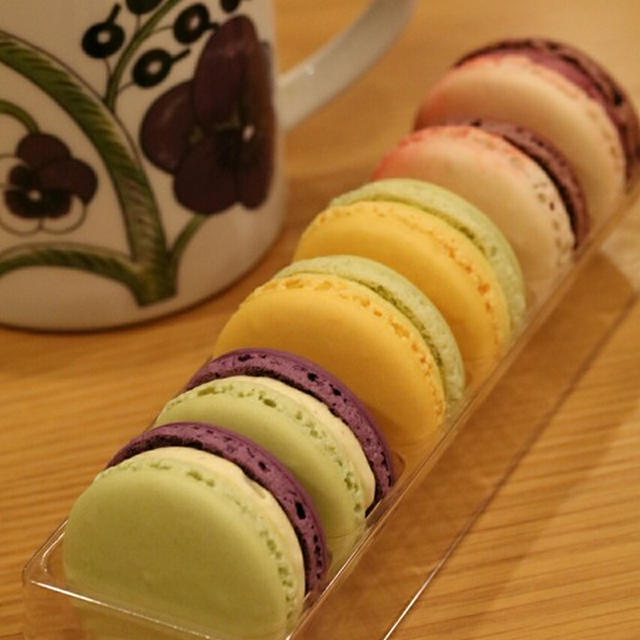 夜中のおやつは、ピエールエルメのマカロン
