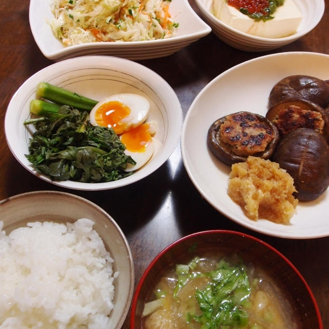 穂紫蘇入り椎茸の肉詰め、春菊とオクラのすき煮など