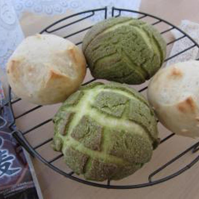 もち麦パン♪もち蒸し抹茶メロンパン♪
