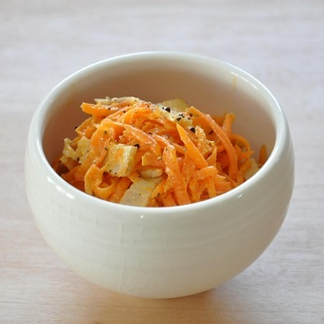 【あると助かるストック副菜】手軽に簡単に作れる、人参とベーコンのサラダ