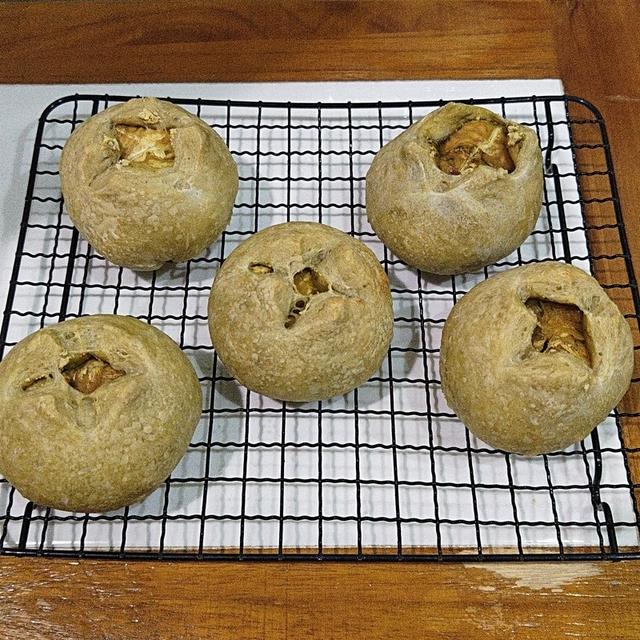 まるごと1個！栗と緑茶のパン