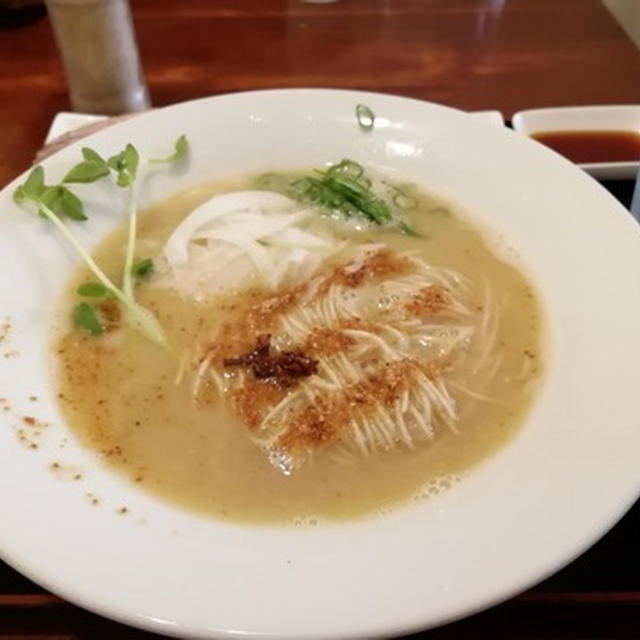 新名物？ポタージュスープのような濃厚鶏そば