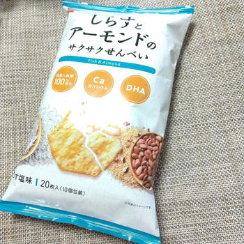 しらすとアーモンドのサクサクせんべい