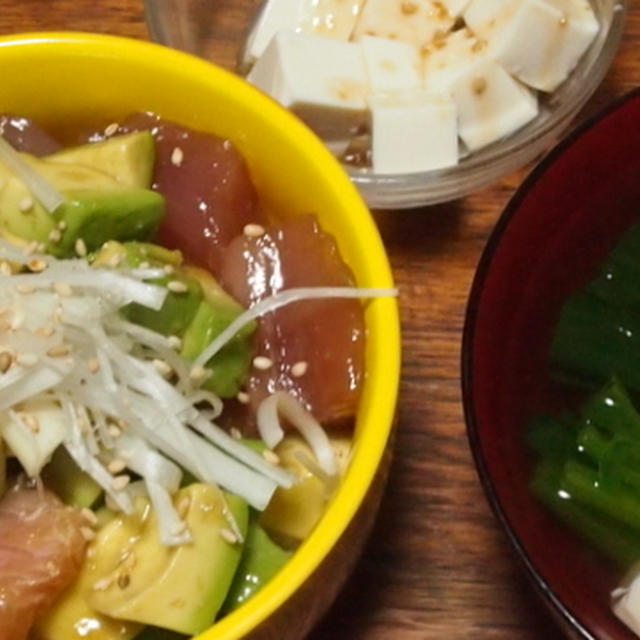 マグロアボカド丼