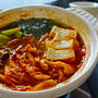 ★キムチ・こてっちゃん鍋（김치곱창찌개）。