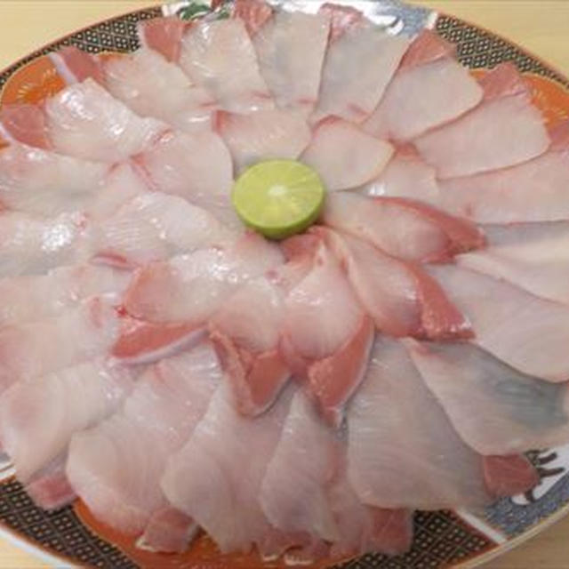 ブリのお造りと中島屋 純米大吟醸 紡（つむぐ）