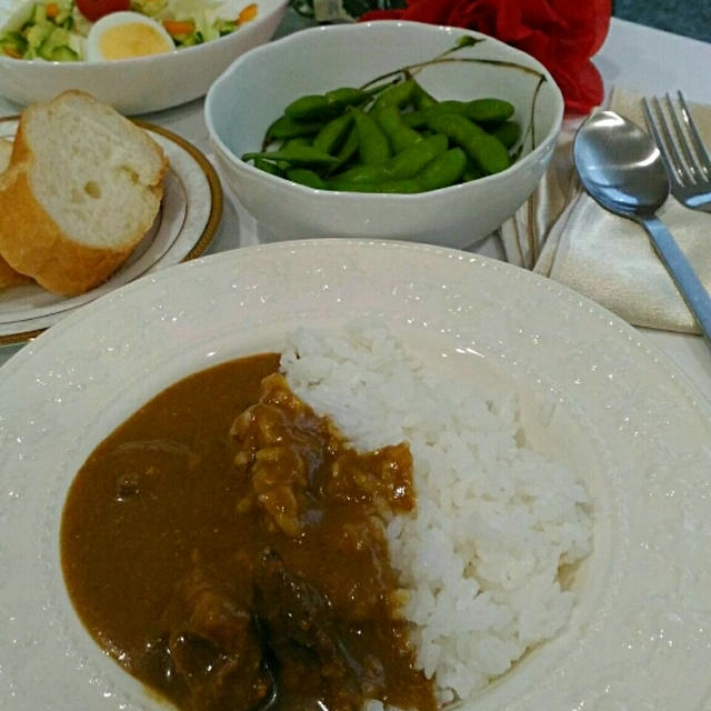 《エックスシェフ》究極量の国産牛入りホテルビーフカレーシチュー、ダンス体験レッスン、食事の記録。