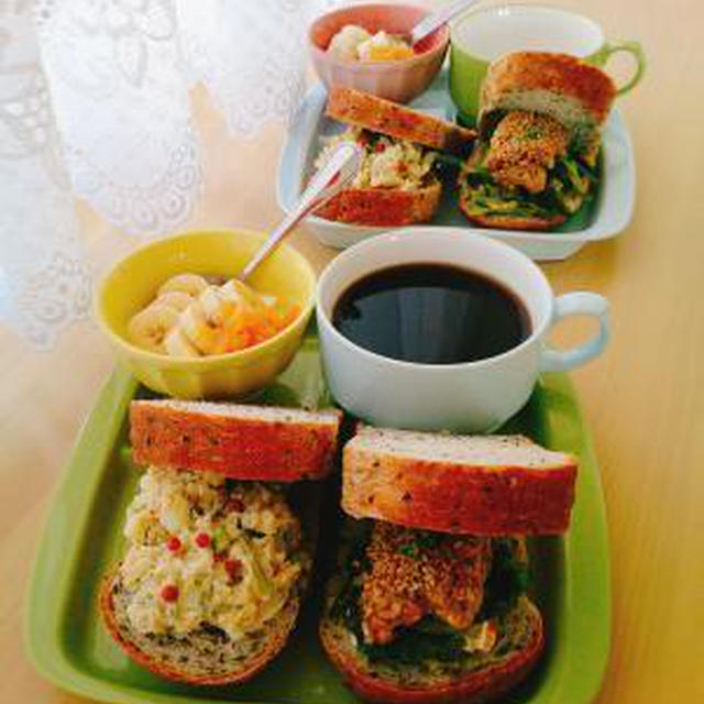 黒ごま食パン♪ごまチキンサンド・ポテトサラダサンド♪