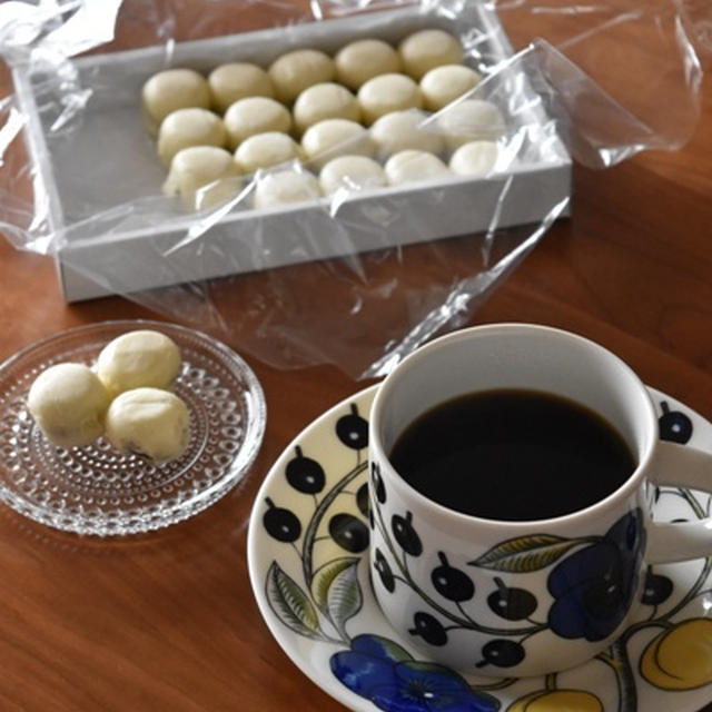 今治銘菓の『鶏卵饅頭』。