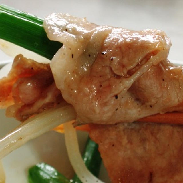 豚肉スライスと湯通し野菜の中華風サラダ：「勃ちあがれ日本」・・・ぷっ。