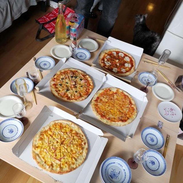 新年会でピザパーティー