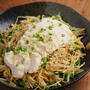 蒸し鶏のっけ焼きチキンラーメン、ある日の賄い