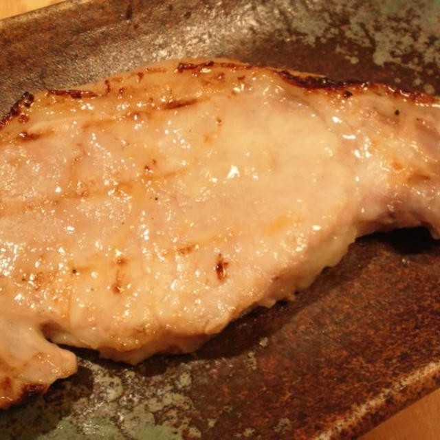 豚ロース肉も、塩こうじに漬けて焼いてみた。