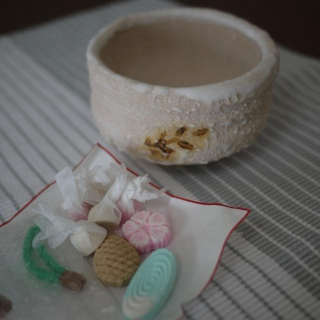 「甘春堂」 お干菓子で作られた抹茶茶椀。