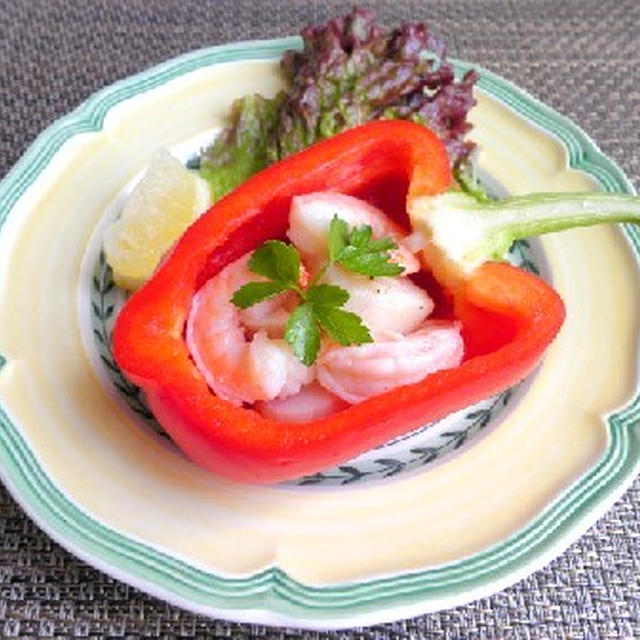 魚介のサラダ　パプリカ詰め