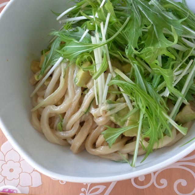 アボカドと水菜のオイマヨうどん
