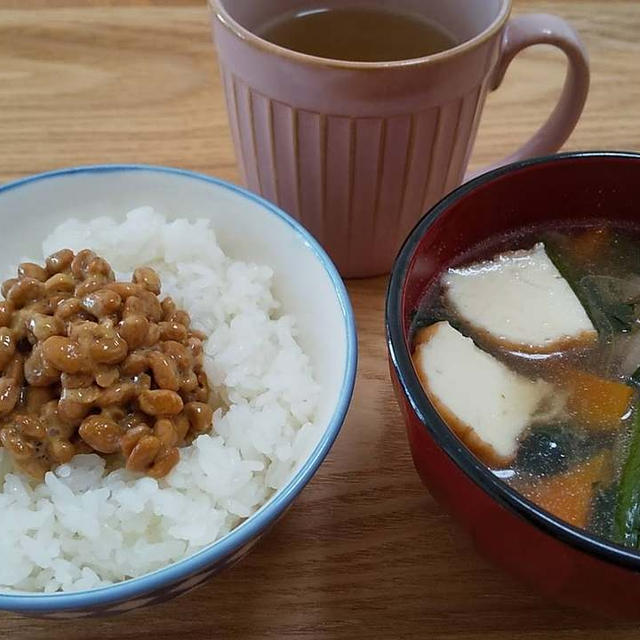 納豆ご飯と具沢山味噌汁