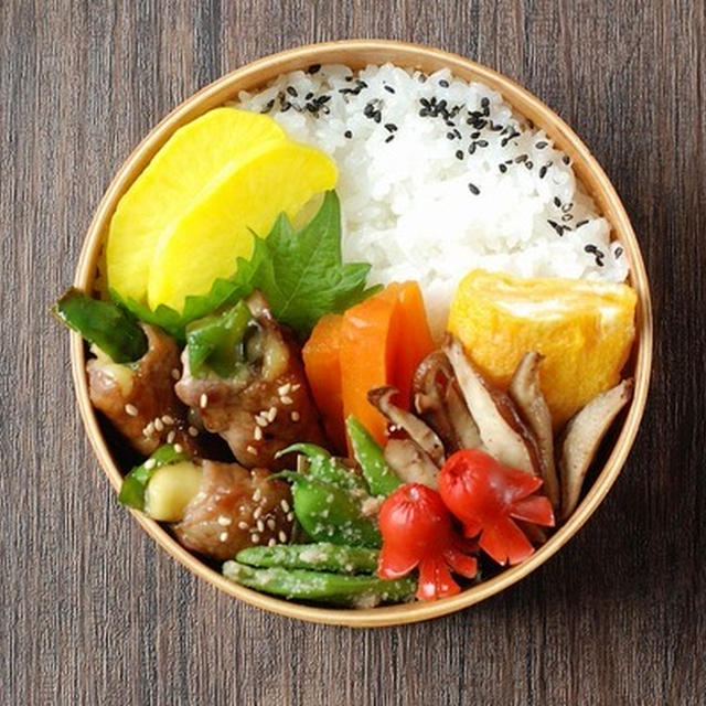 ◆ピーマンとチーズの甘辛肉巻き弁当