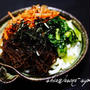 野菜と生もずくのビビンバ風釜玉うどん。