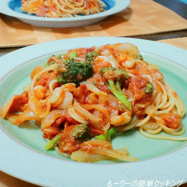 エビとブロッコリーのトマトソースパスタ