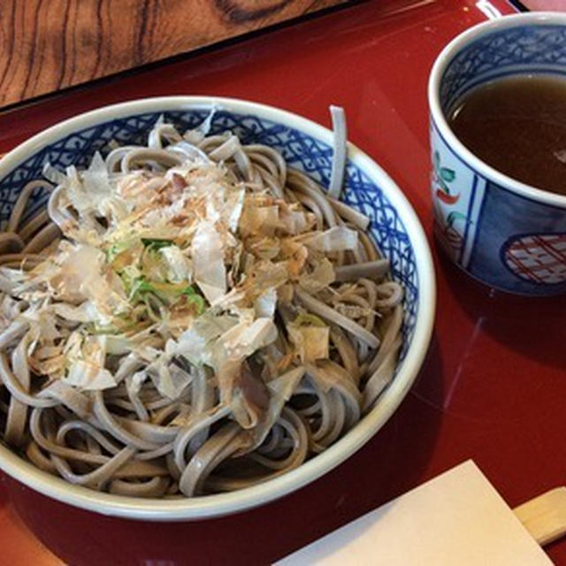 昼は「越前つるきそば 四ツ居店」でおろしそば