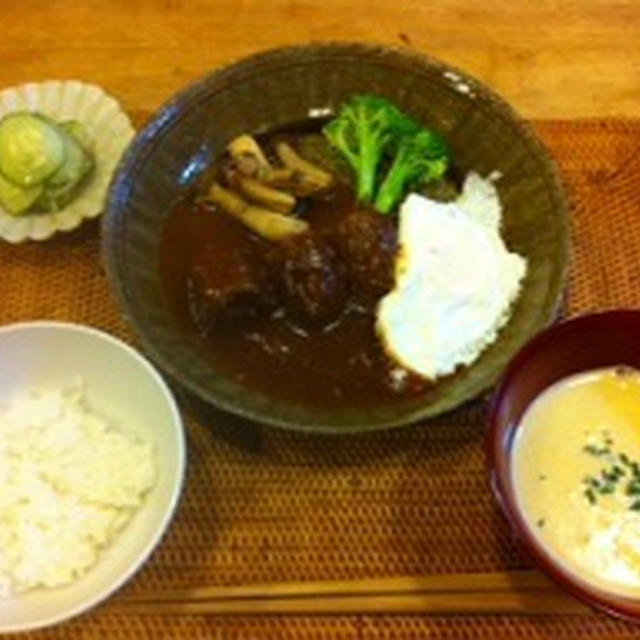 煮込みハンバーグ