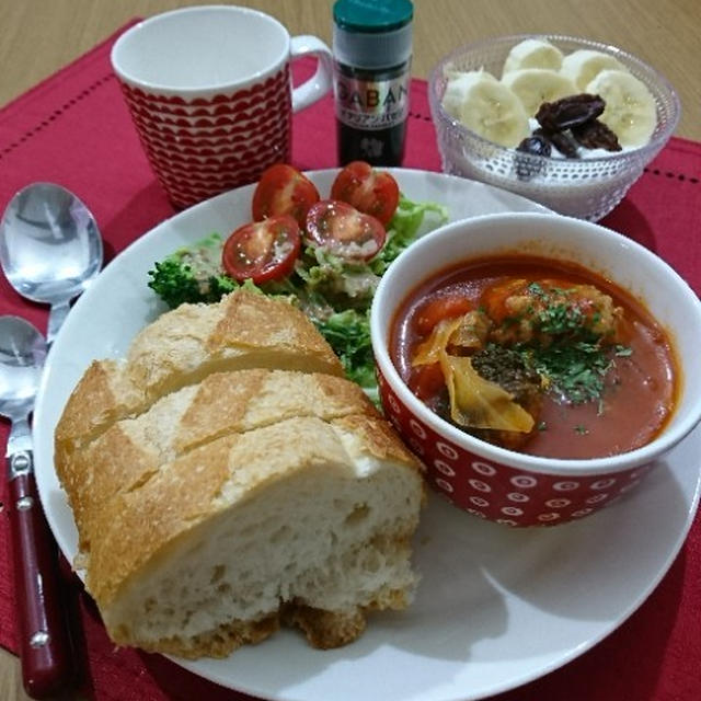 タイムとイタリアンパセリを使って　肉団子入りマトスープ