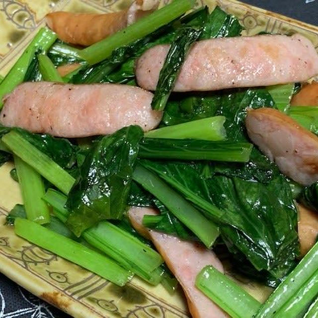 簡単緑黄色野菜料理♡ウインナーとしゃっきり小松菜の炒め物