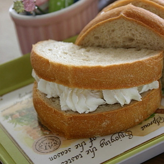 エスプレッソと生クリームでパン。