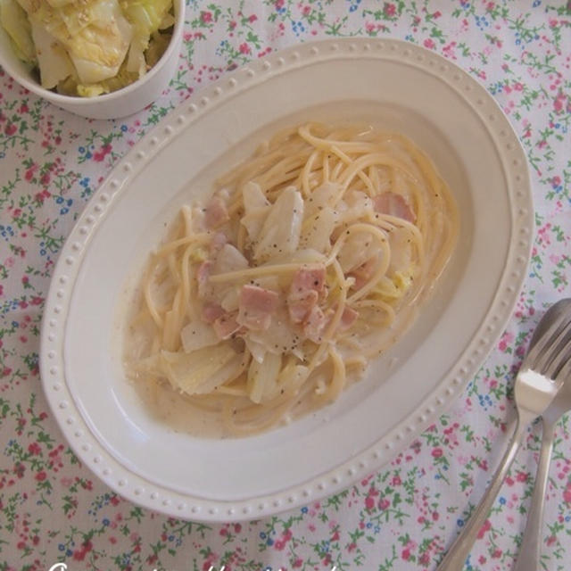 【簡単カフェパスタ】フライパンひとつでスープパスタ♪とろとろ白菜とベーコンのクリームスープパスタ