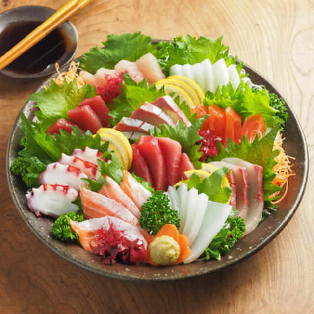 正月にむけて「パックの刺身、簡単に豪華な皿盛りにする方法」マイナビニュース