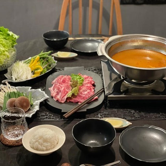 寒い日のエスニック〜トムヤムクン鍋の夜ごはん