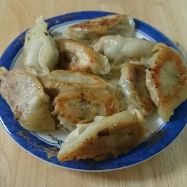 皮も手作り、焼き餃子